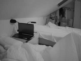 voyeurcam-julmodels-bed-4
