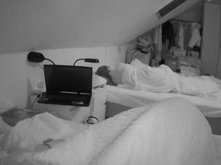 voyeurcam-julmodels-bed-4