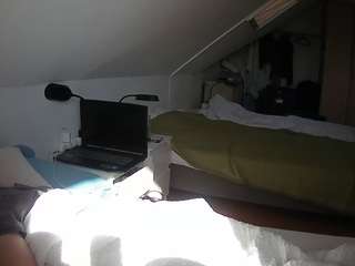 voyeurcam-julmodels-bed-4