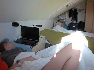 voyeurcam-julmodels-bed-4 webcam