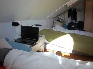 voyeurcam-julmodels-bed-4 webcam