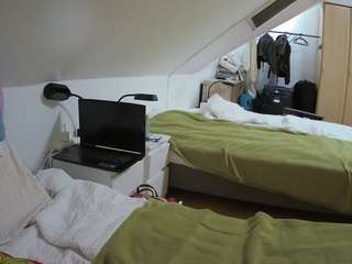 voyeurcam-julmodels-bed-4