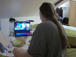 voyeurcam-julmodels-bed-4 webcam