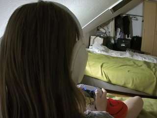 voyeurcam-julmodels-bed-4 webcam