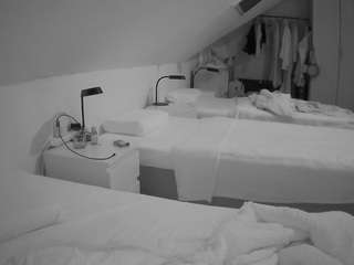 voyeurcam-julmodels-bed-4