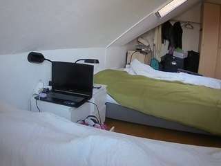 voyeurcam-julmodels-bed-4 webcam