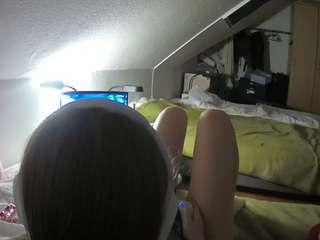 voyeurcam-julmodels-bed-4