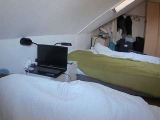 voyeurcam-julmodels-bed-4 webcam