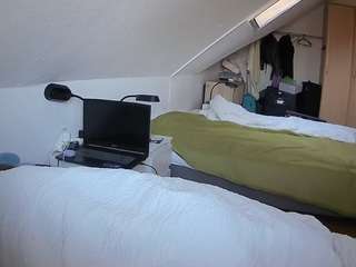 voyeurcam-julmodels-bed-4 webcam