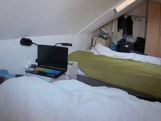 voyeurcam-julmodels-bed-4