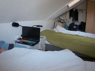 voyeurcam-julmodels-bed-4 webcam