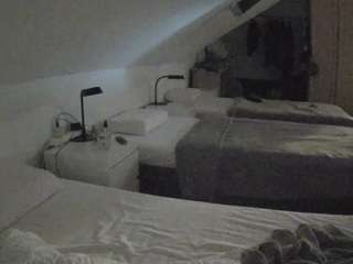 voyeurcam-julmodels-bed-4