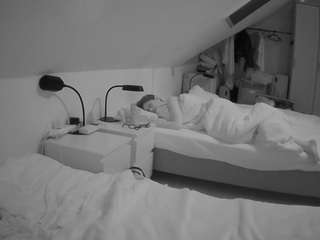 voyeurcam-julmodels-bed-4 webcam
