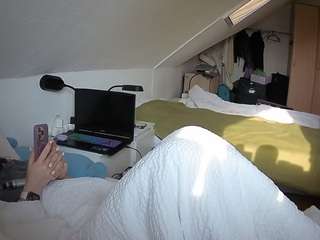 voyeurcam-julmodels-bed-4 webcam