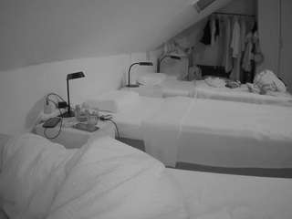 voyeurcam-julmodels-bed-4