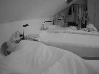 voyeurcam-julmodels-bed-4