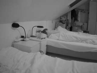 voyeurcam-julmodels-bed-4