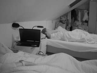 voyeurcam-julmodels-bed-4 live cam profile