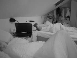 voyeurcam-julmodels-bed-4 webcam