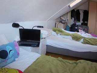 voyeurcam-julmodels-bed-4