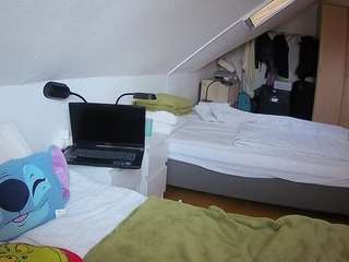 voyeurcam-julmodels-bed-4 webcam