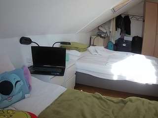 voyeurcam-julmodels-bed-4