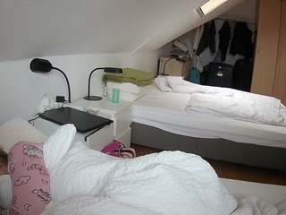 le modèle voyeurcam-julmodels-bed-4 est en webcam porno dans un show sur le site camsoda, il possède les tags suivants: amateur,flash,flashing,hidden,hidden cam,julmodels-house,pov,sexwebcam,voyeur,hd