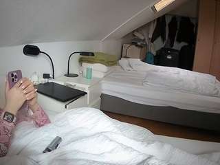 voyeurcam-julmodels-bed-4 live cam profile