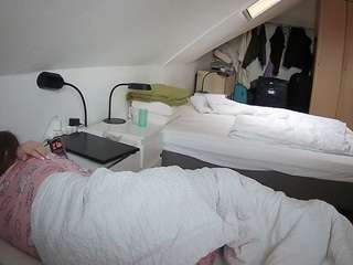 voyeurcam-julmodels-bed-4 Hidden live webcam