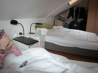 le modèle voyeurcam-julmodels-bed-4 est en webcam porno dans un show sur le site camsoda, il possède les tags suivants: amateur,flash,flashing,hidden,hidden cam,julmodels-house,pov,sexwebcam,voyeur,hd