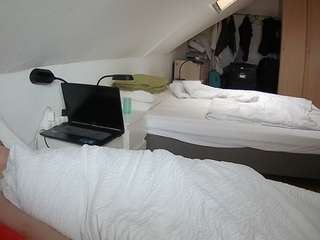 voyeurcam-julmodels-bed-4 live cam profile