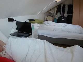 voyeurcam-julmodels-bed-4 live cam profile