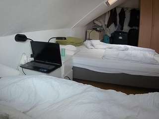 voyeurcam-julmodels-bed-4's CamSoda show and profile