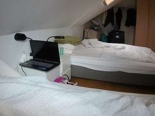 voyeurcam-julmodels-bed-4 webcam