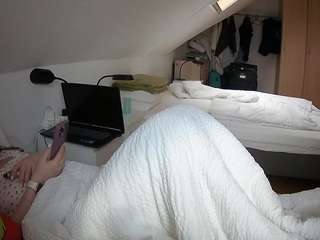 le modèle voyeurcam-julmodels-bed-4 est en webcam porno dans un show sur le site camsoda, il possède les tags suivants: amateur,flash,flashing,hidden,hidden cam,julmodels-house,pov,sexwebcam,voyeur,hd