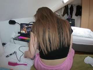 voyeurcam-julmodels-bed-4 live cam profile