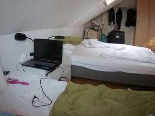 voyeurcam-julmodels-bed-4