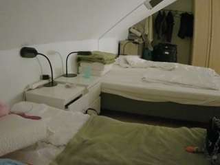 voyeurcam-julmodels-bed-4 live cam profile