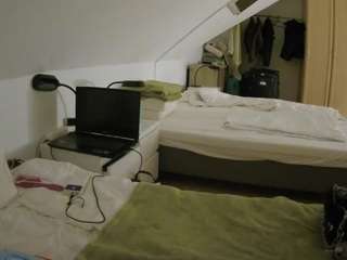 voyeurcam-julmodels-bed-4 live cam profile