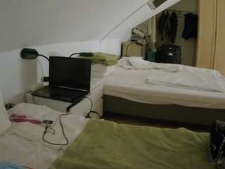 voyeurcam-julmodels-bed-4 webcam