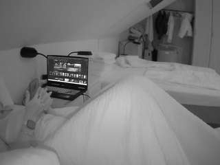 le modèle voyeurcam-julmodels-bed-4 est en webcam porno dans un show sur le site camsoda, il possède les tags suivants: amateur,flash,flashing,hidden,hidden cam,julmodels-house,pov,sexwebcam,voyeur,hd