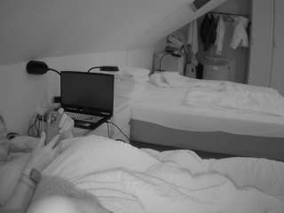 voyeurcam-julmodels-bed-4 live cam profile