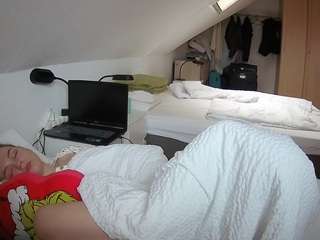 voyeurcam-julmodels-bed-4 live cam profile