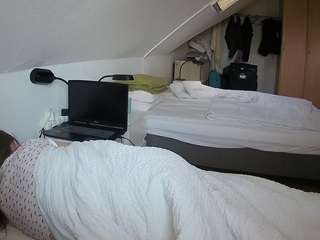 le modèle voyeurcam-julmodels-bed-4 est en webcam porno dans un show sur le site camsoda, il possède les tags suivants: amateur,flash,flashing,hidden,hidden cam,julmodels-house,pov,sexwebcam,voyeur,hd