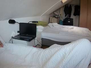 voyeurcam-julmodels-bed-4