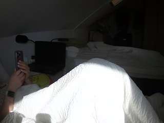 voyeurcam-julmodels-bed-4 live cam profile
