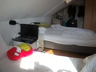 voyeurcam-julmodels-bed-4 live cam profile