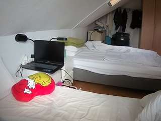 voyeurcam-julmodels-bed-4