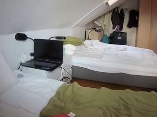 voyeurcam-julmodels-bed-4