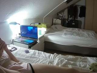 voyeurcam-julmodels-bed-4 live cam profile